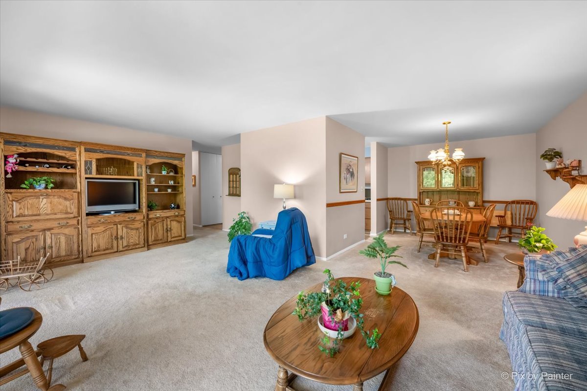 1605 E Central Road #301A, Arlington Heights, IL 60005