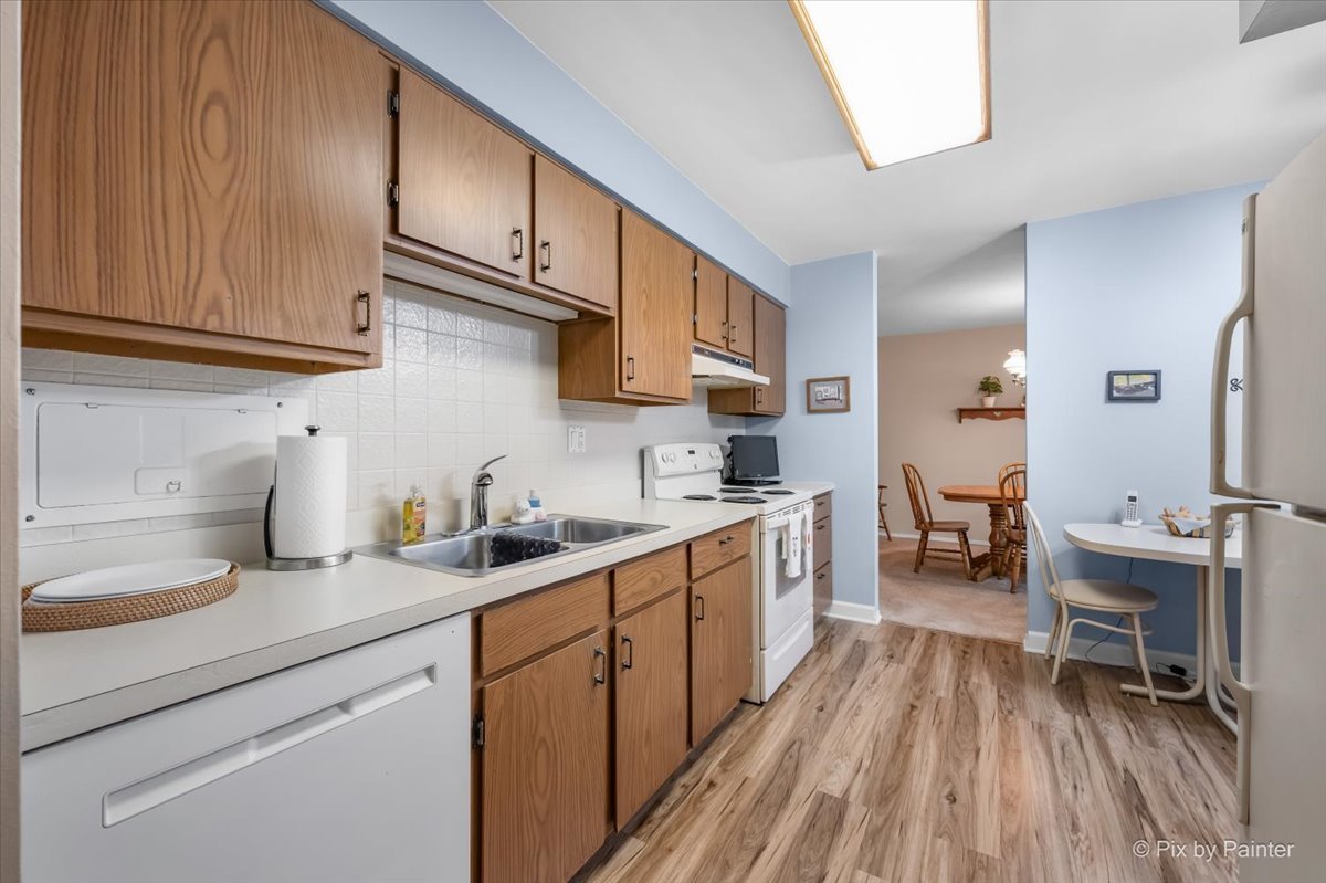 1605 E Central Road #301A, Arlington Heights, IL 60005