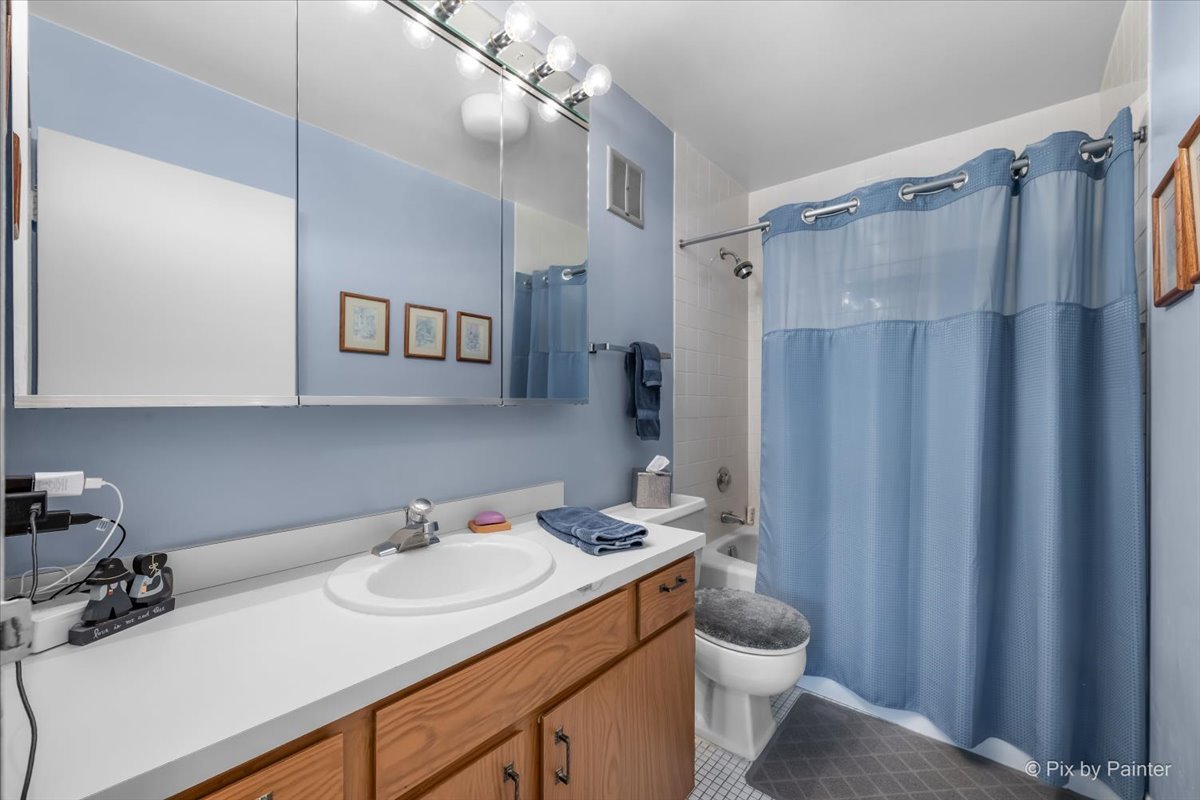 1605 E Central Road #301A, Arlington Heights, IL 60005