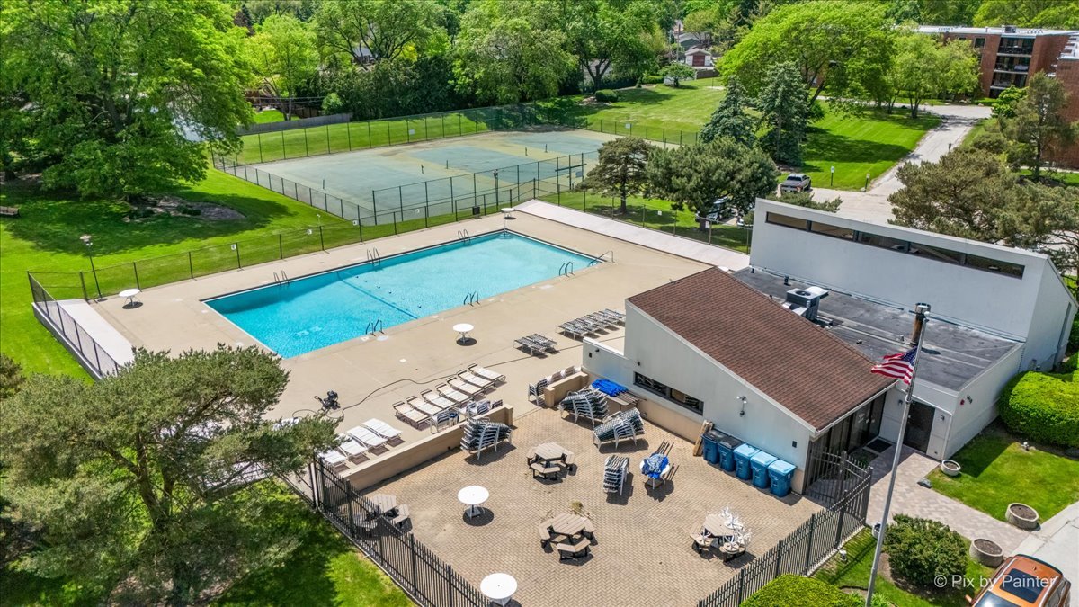 1605 E Central Road #301A, Arlington Heights, IL 60005