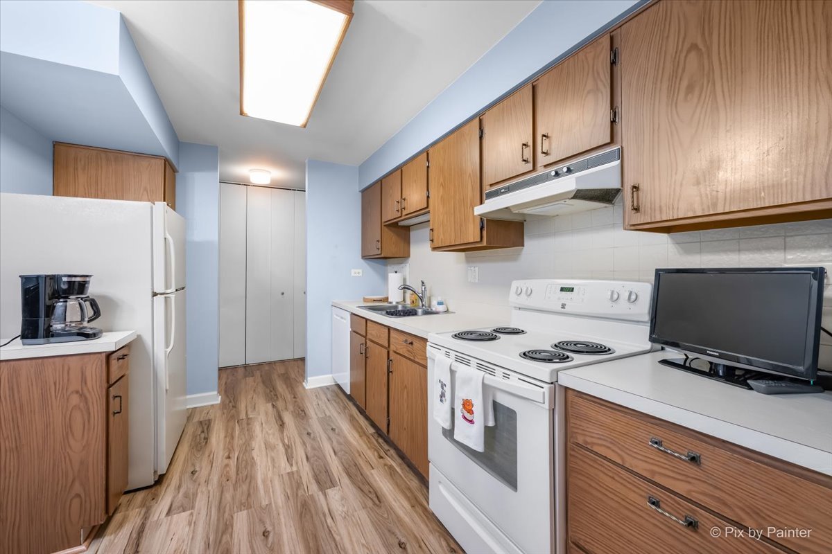 1605 E Central Road #301A, Arlington Heights, IL 60005