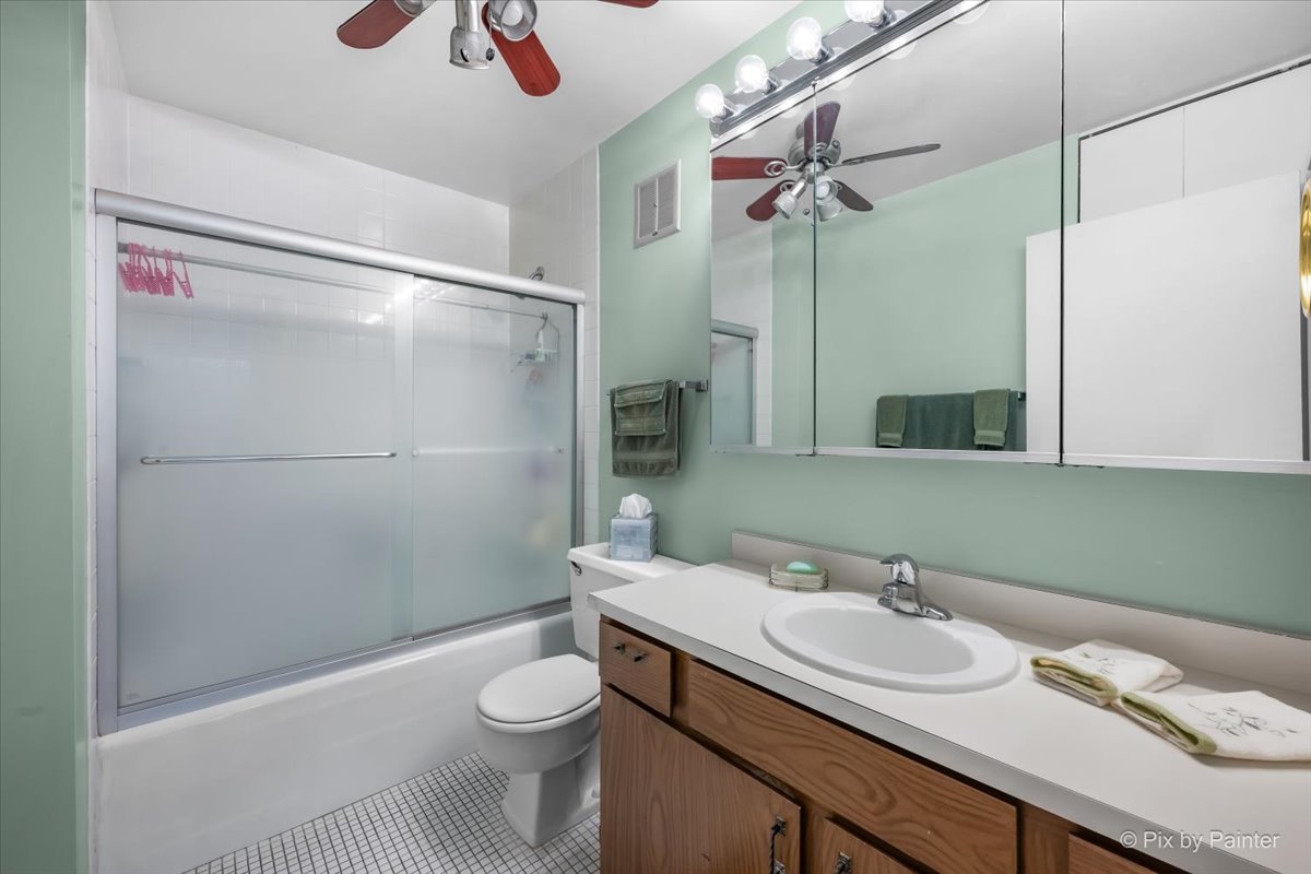 1605 E Central Road #301A, Arlington Heights, IL 60005