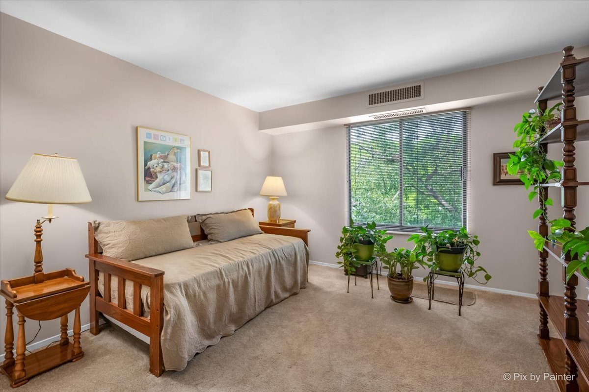 1605 E Central Road #301A, Arlington Heights, IL 60005