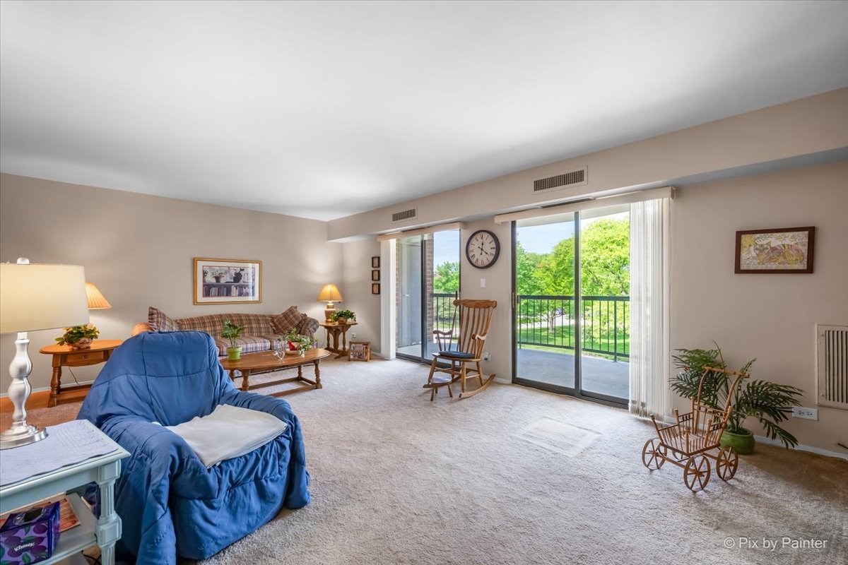 1605 E Central Road #301A, Arlington Heights, IL 60005