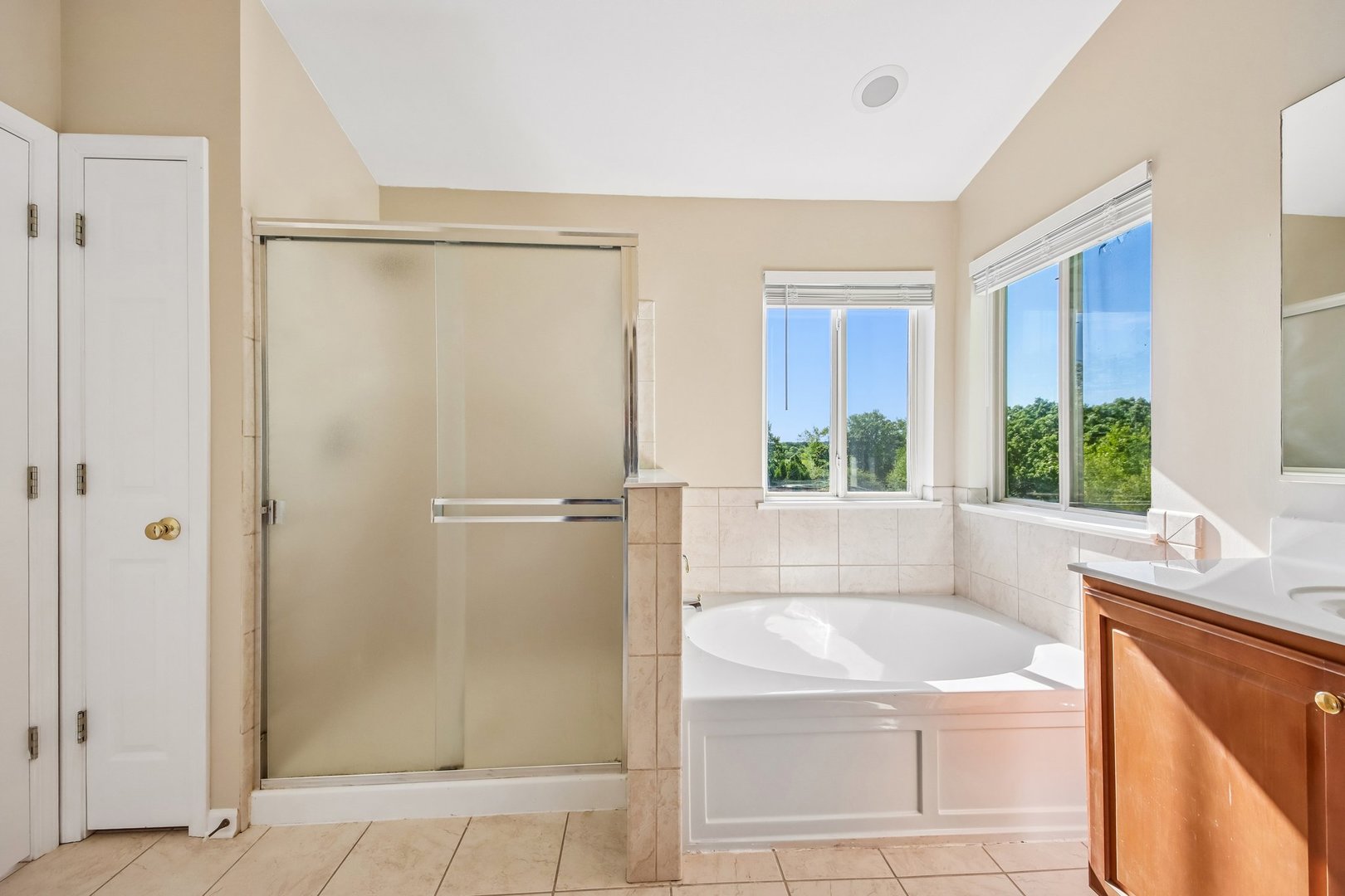 623 N Overlook Trail, Round Lake, IL 60073