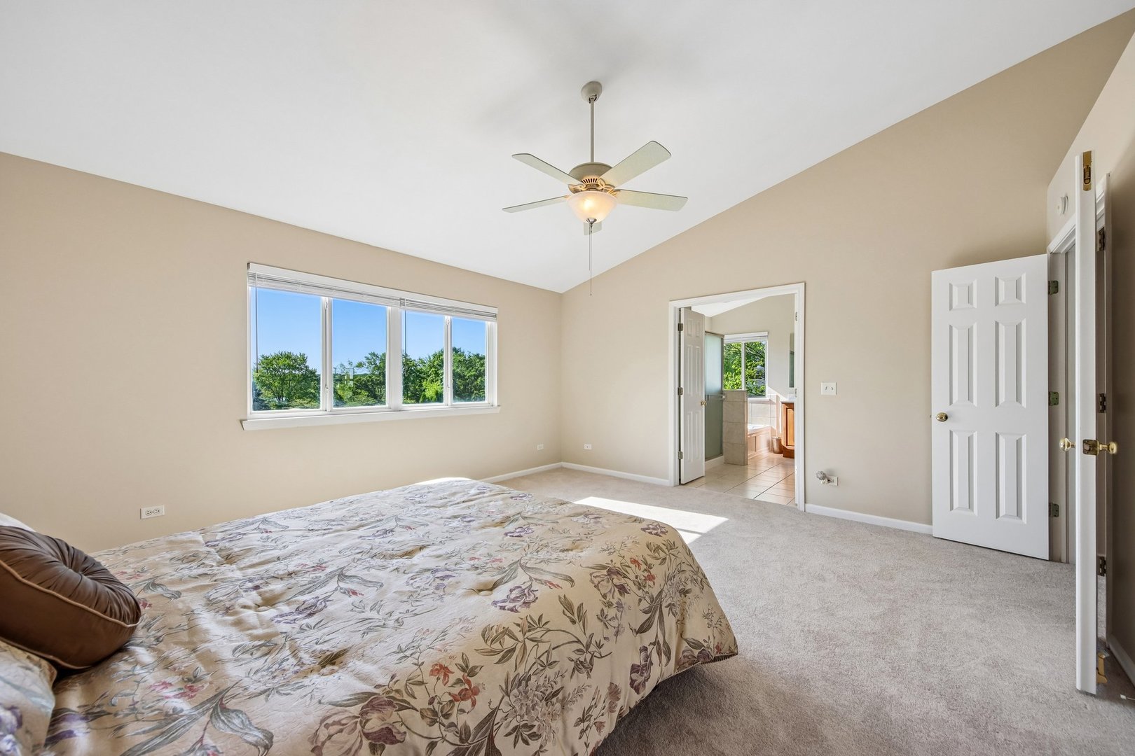 623 N Overlook Trail, Round Lake, IL 60073