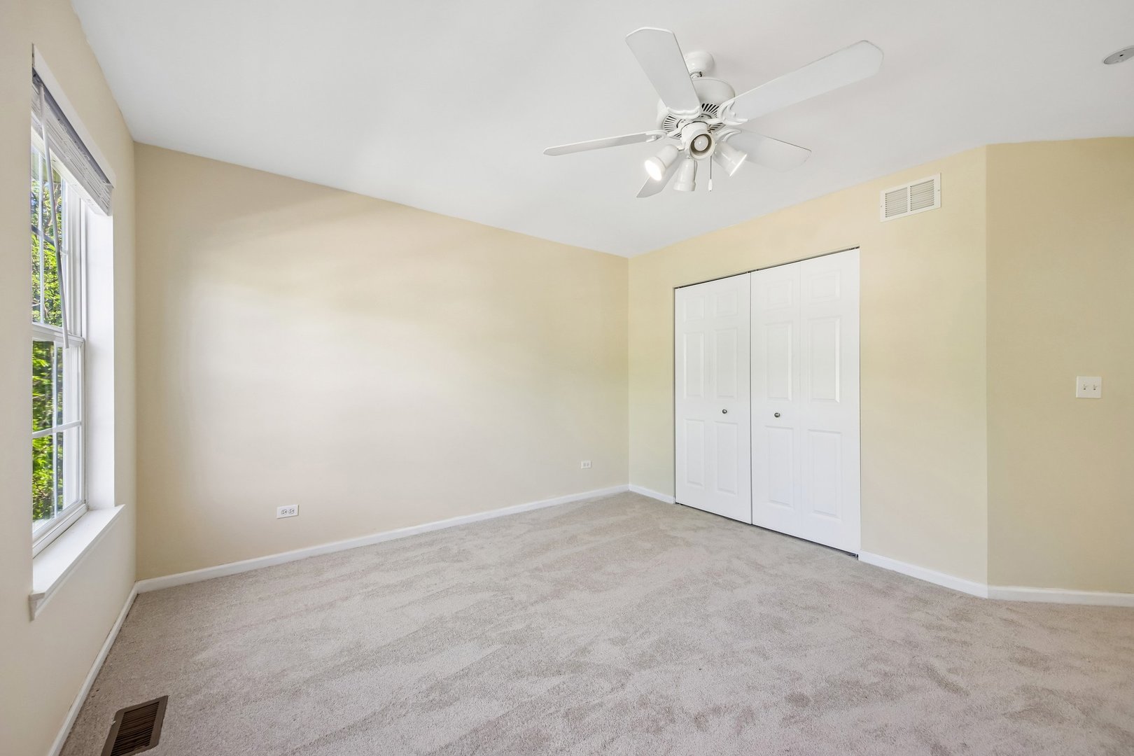 623 N Overlook Trail, Round Lake, IL 60073