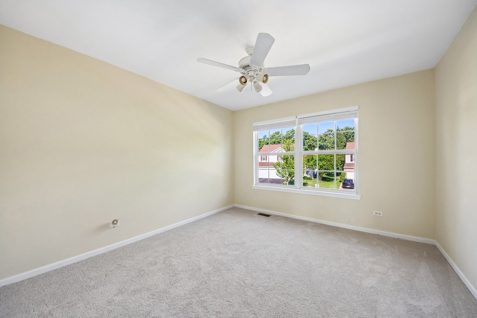 623 N Overlook Trail, Round Lake, IL 60073