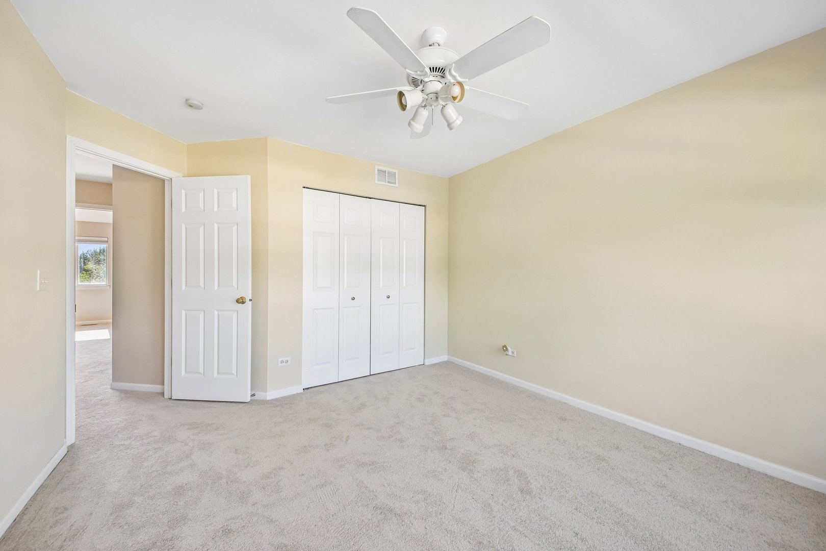 623 N Overlook Trail, Round Lake, IL 60073