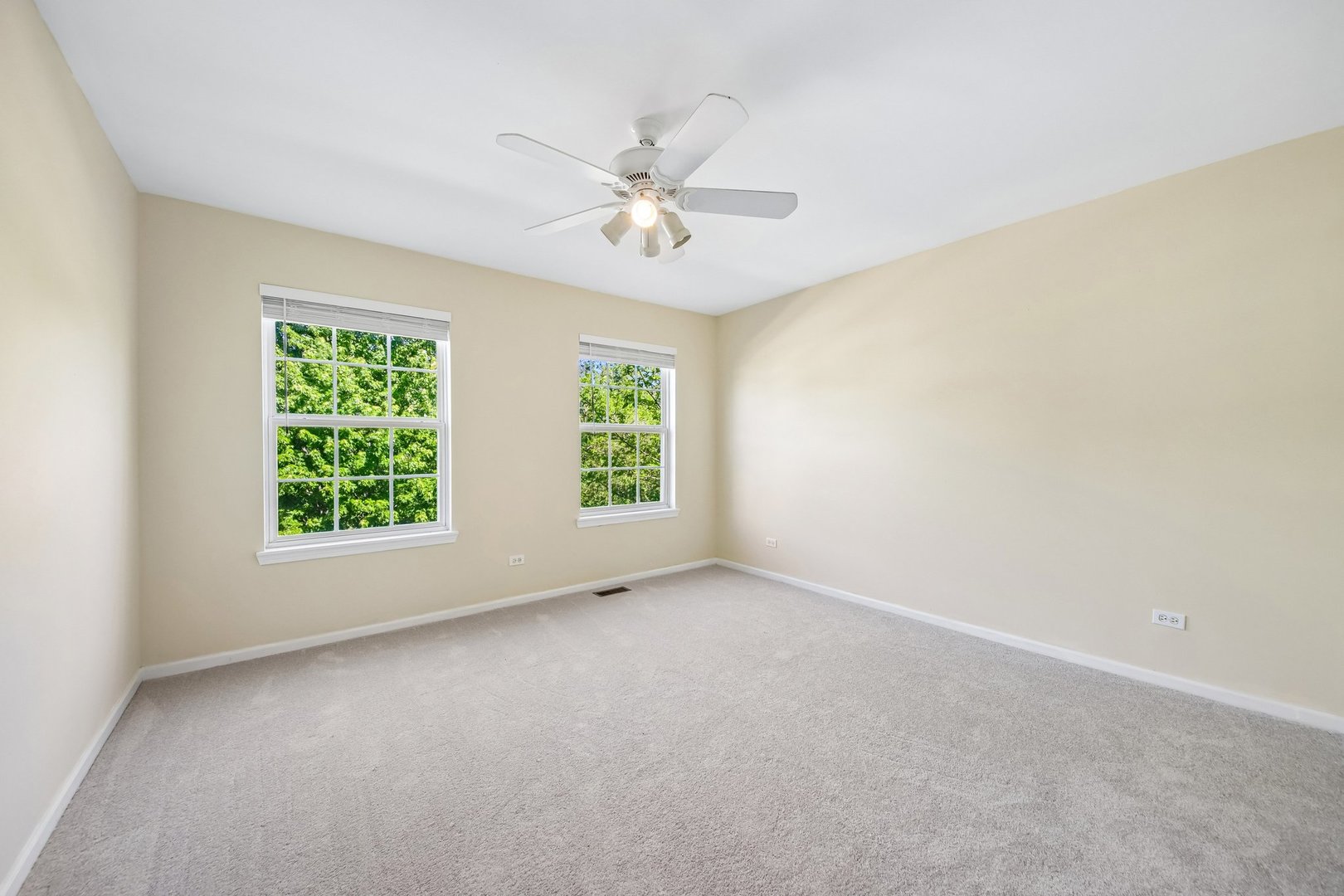623 N Overlook Trail, Round Lake, IL 60073
