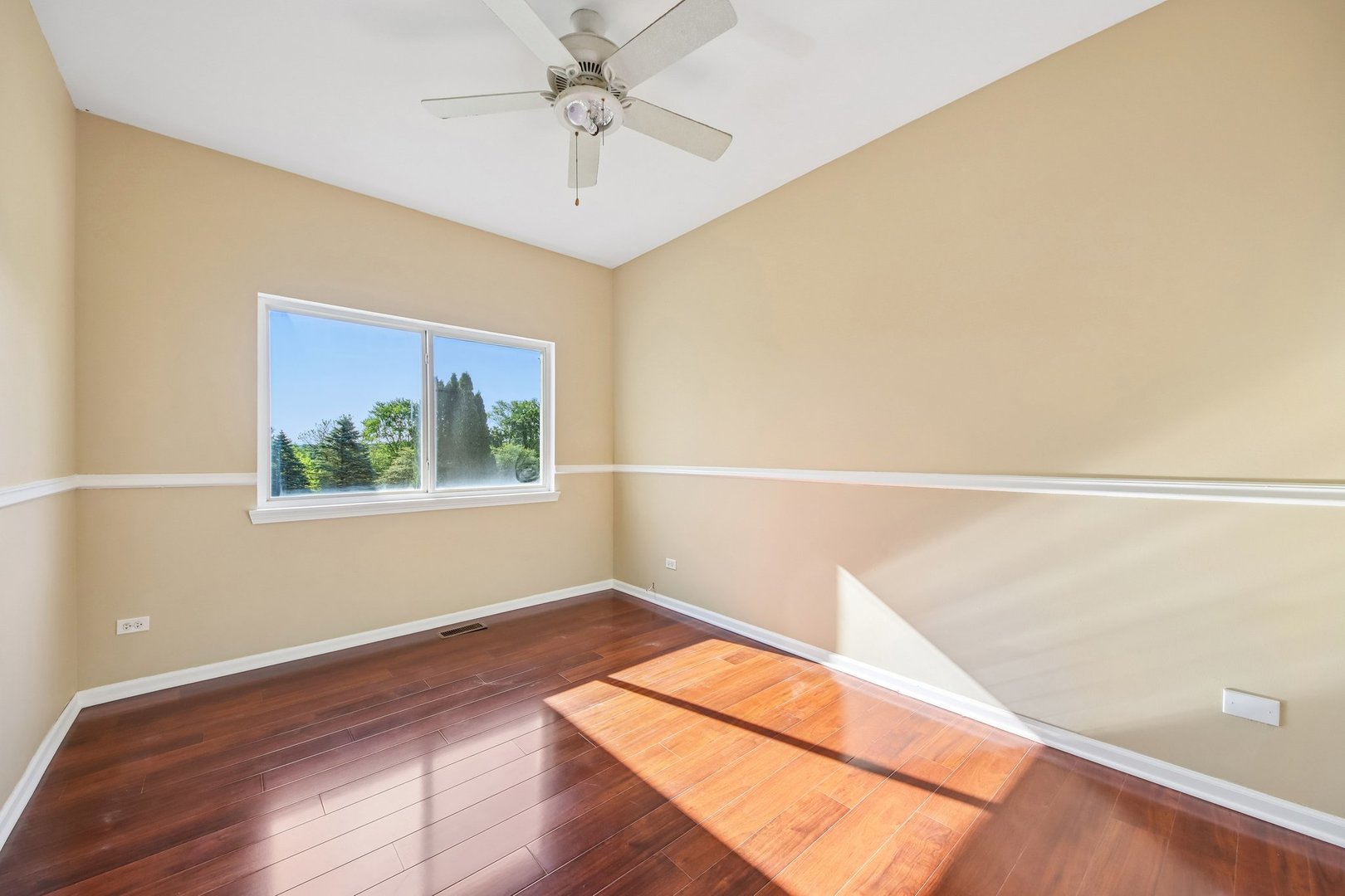 623 N Overlook Trail, Round Lake, IL 60073