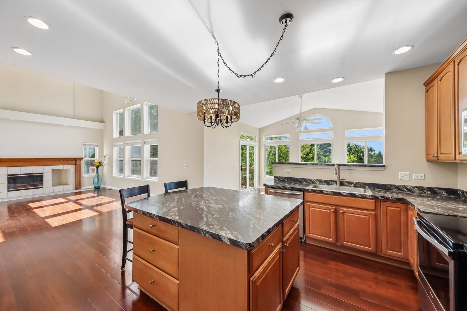 623 N Overlook Trail, Round Lake, IL 60073