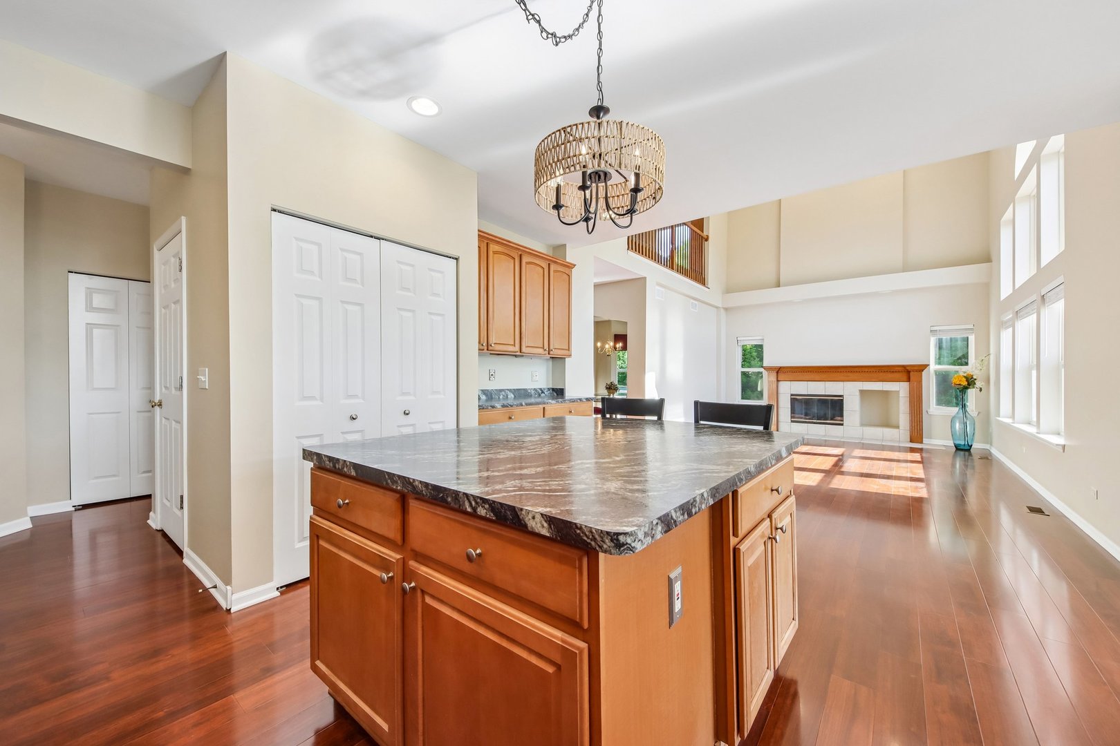 623 N Overlook Trail, Round Lake, IL 60073