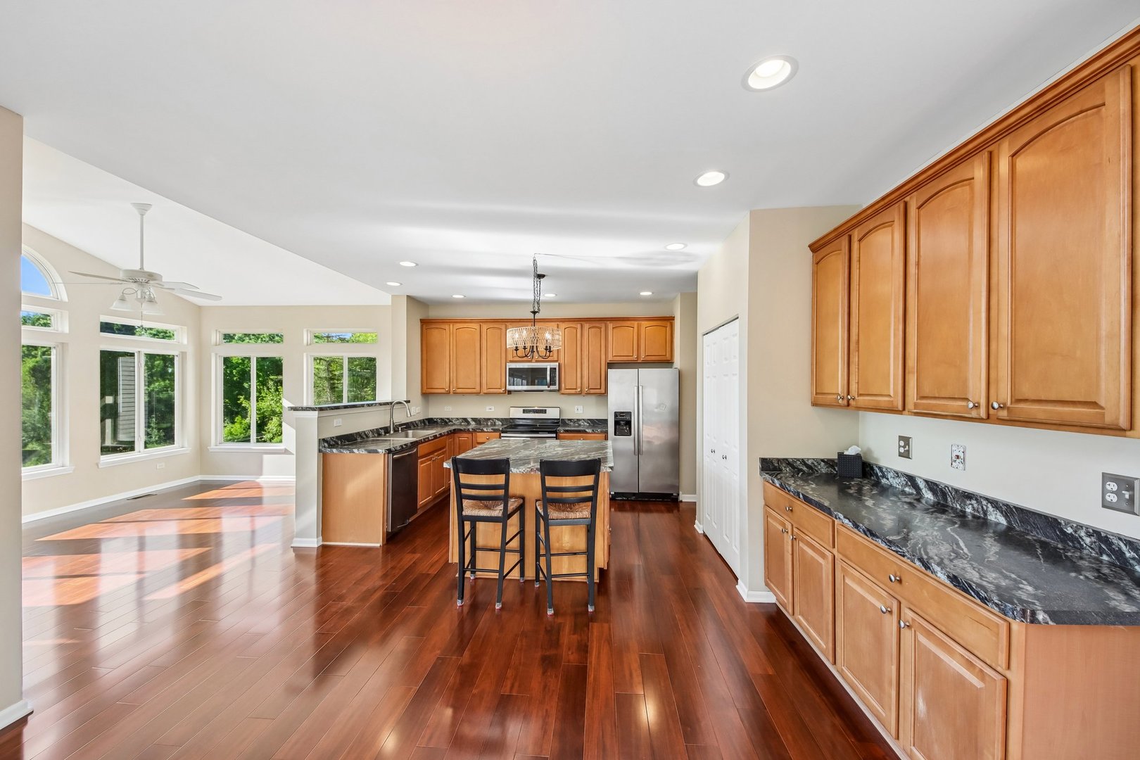 623 N Overlook Trail, Round Lake, IL 60073