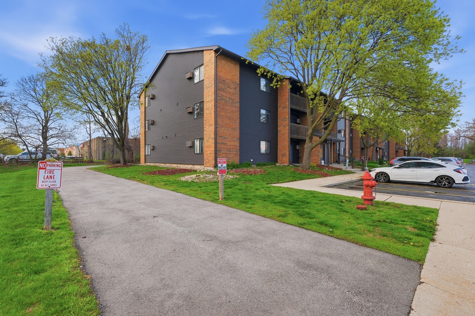 621 Virginia Road #107, Crystal Lake, IL 60014