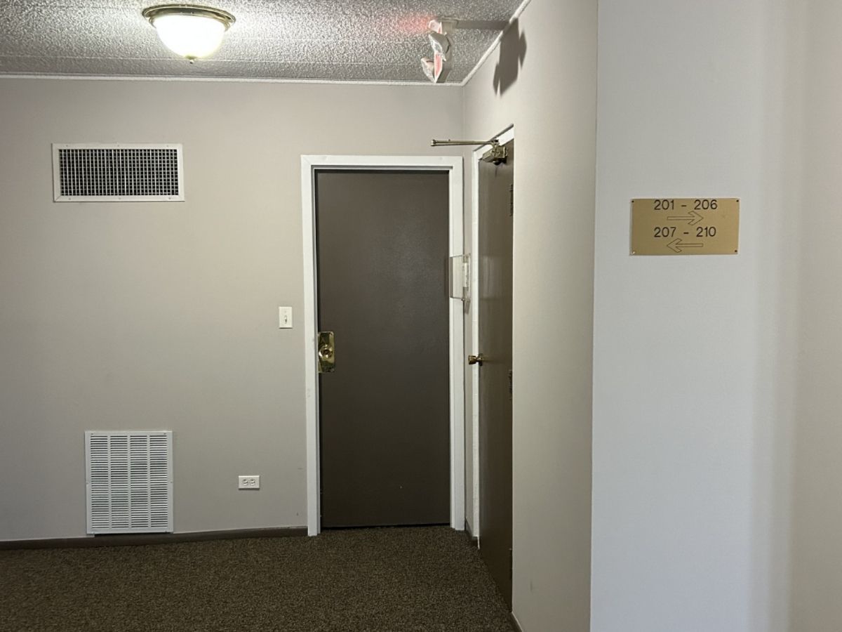 1206 New Wilke Road #206, Arlington Heights, IL 60005