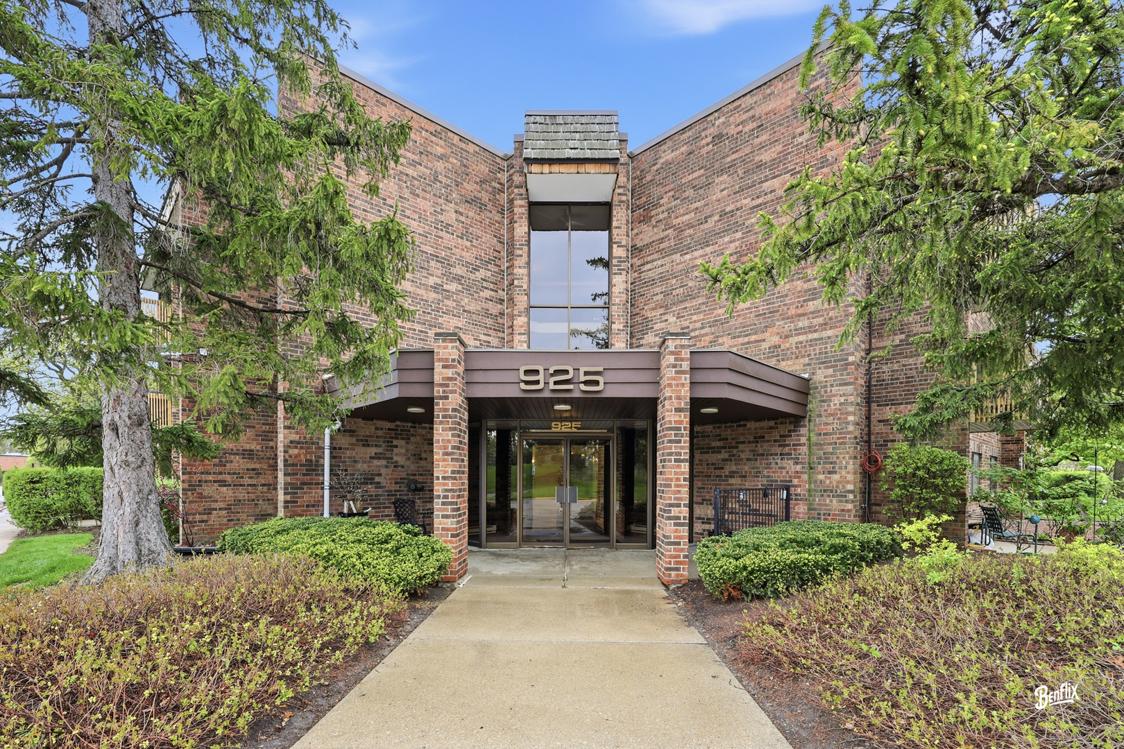 925 Spring Hill Drive #212, Northbrook, IL 60062
