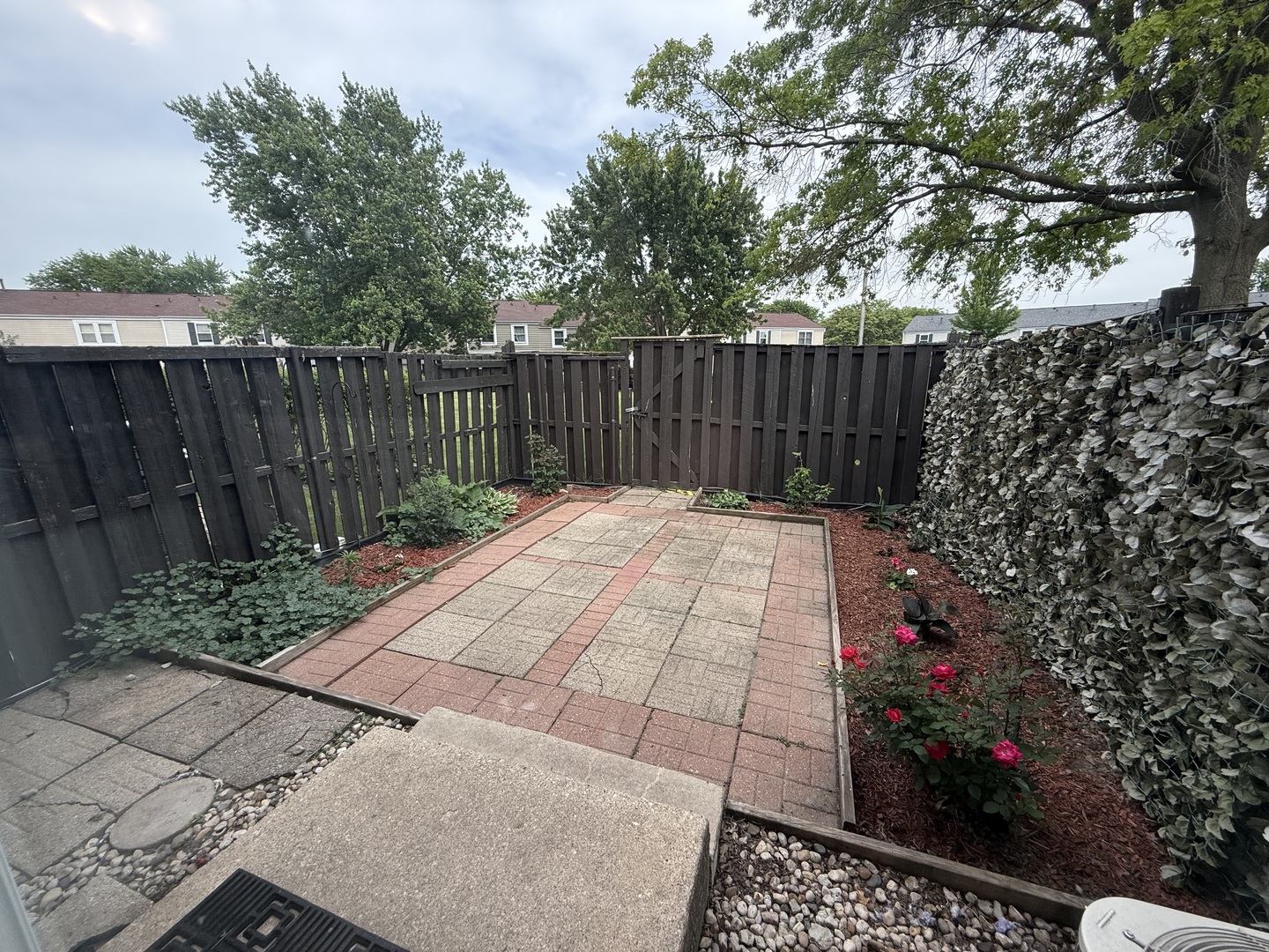 1927 GOVERNORS Lane, Hoffman Estates, IL 60169