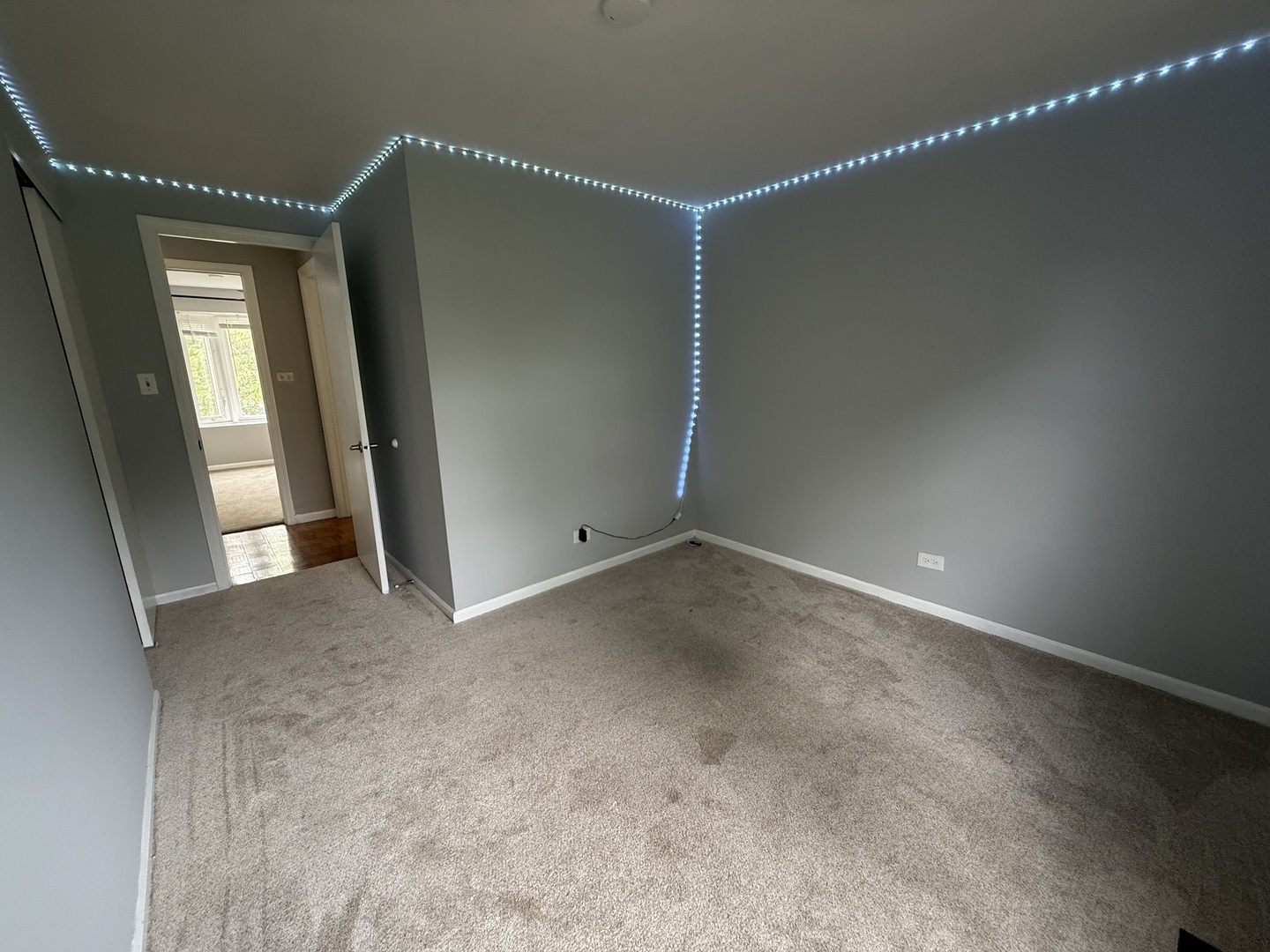 1927 GOVERNORS Lane, Hoffman Estates, IL 60169