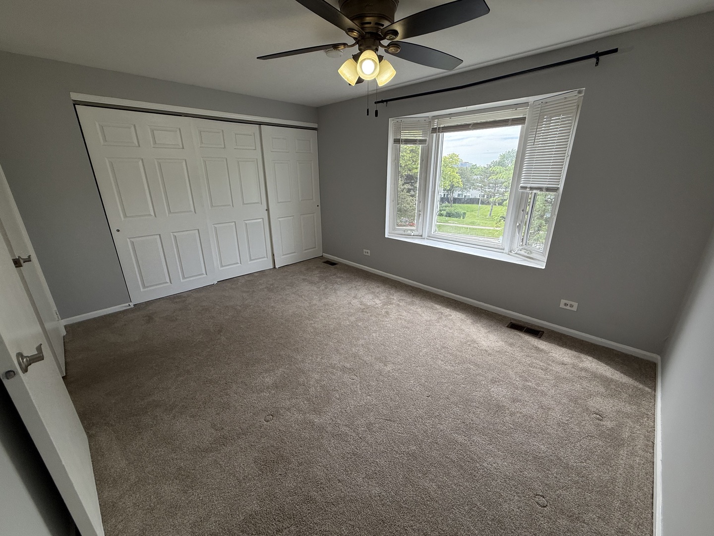 1927 GOVERNORS Lane, Hoffman Estates, IL 60169