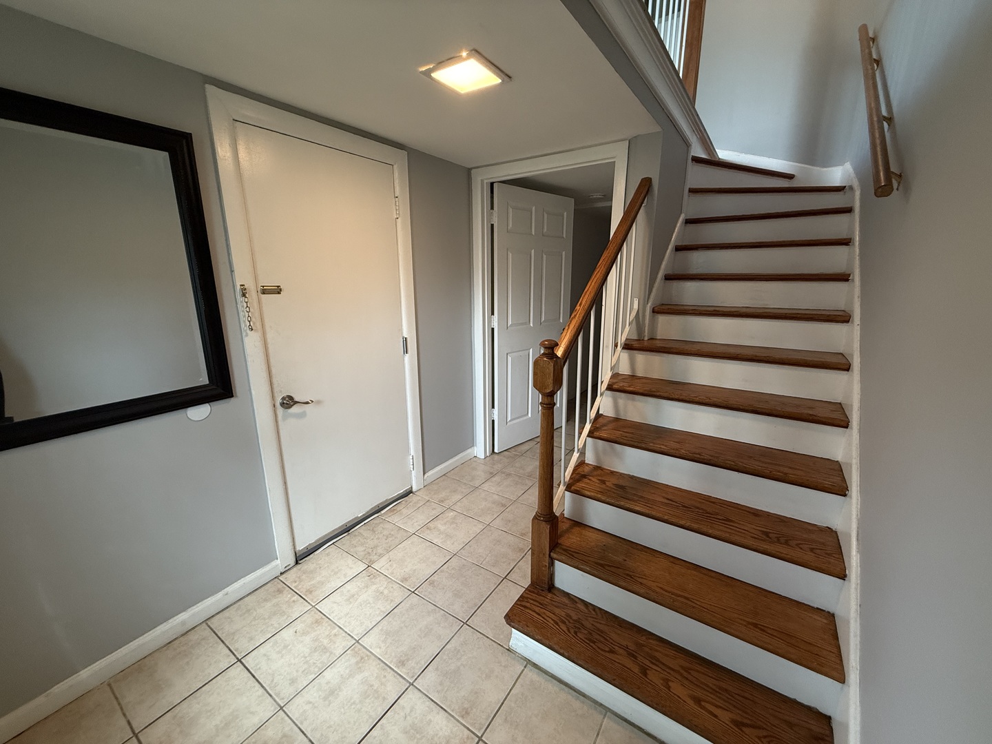 1927 GOVERNORS Lane, Hoffman Estates, IL 60169