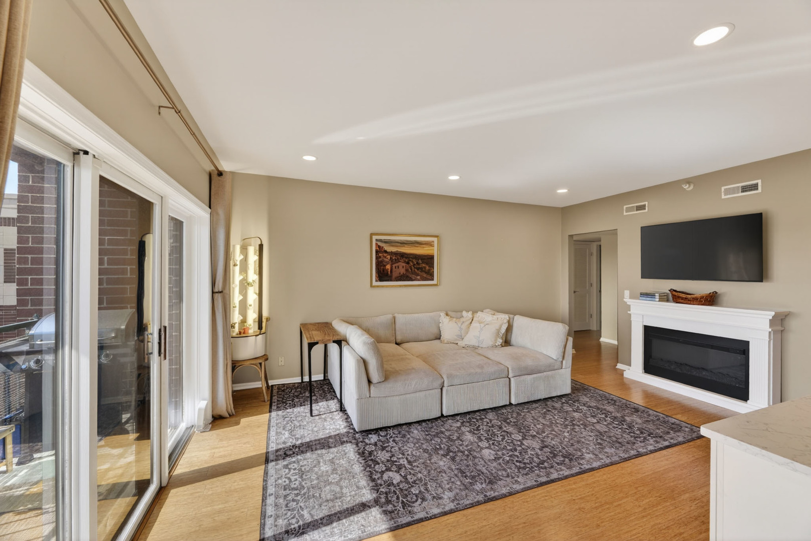 201 N Vail Avenue #807, Arlington Heights, IL 60004