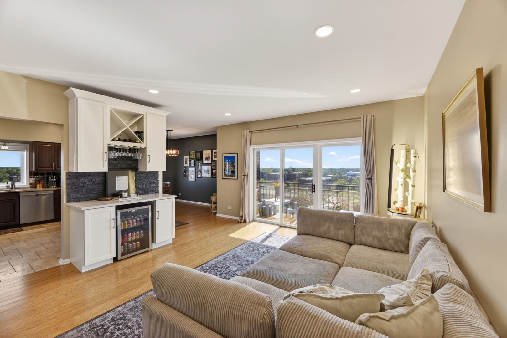 201 N Vail Avenue #807, Arlington Heights, IL 60004