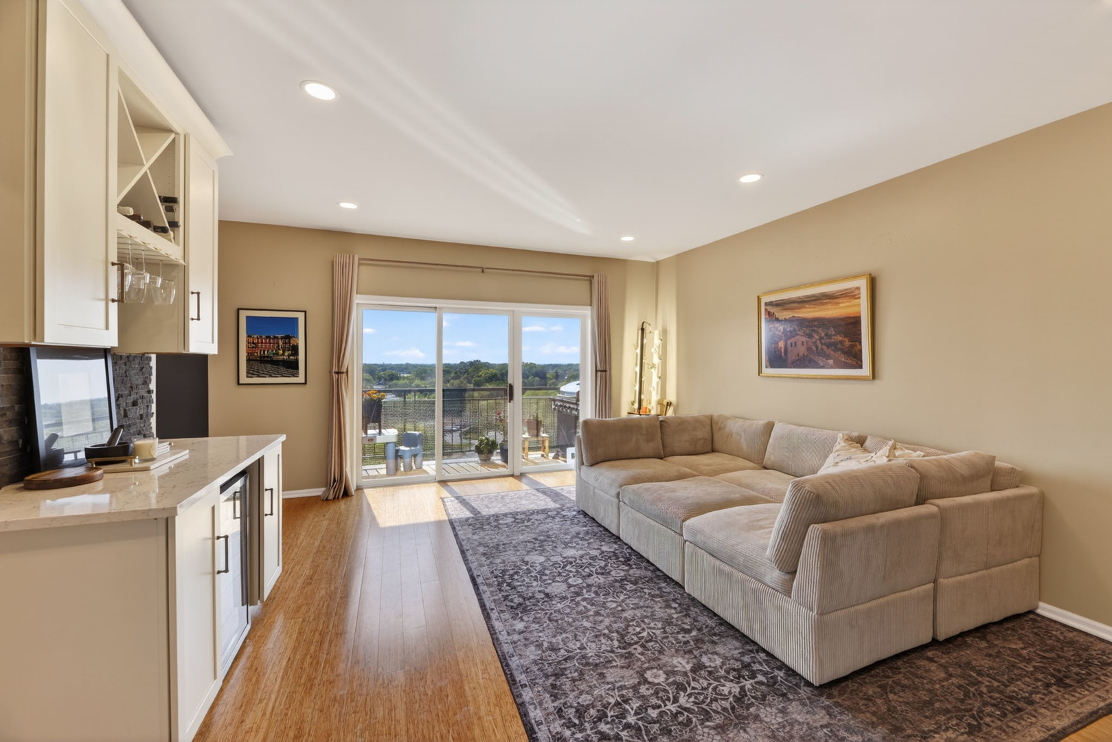 201 N Vail Avenue #807, Arlington Heights, IL 60004