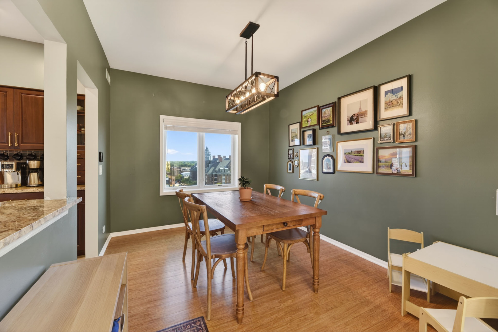 201 N Vail Avenue #807, Arlington Heights, IL 60004