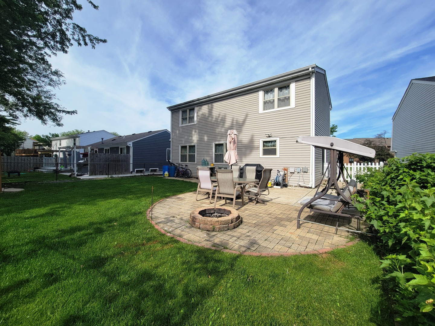 755 Rodenburg Road, Roselle, IL 60172