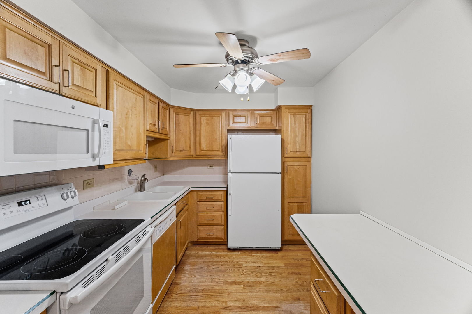1500 Harbour Drive #4F, Wheeling, IL 60090