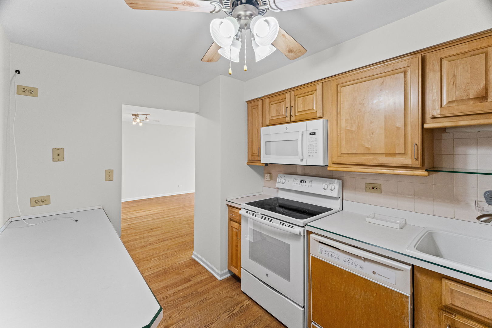 1500 Harbour Drive #4F, Wheeling, IL 60090