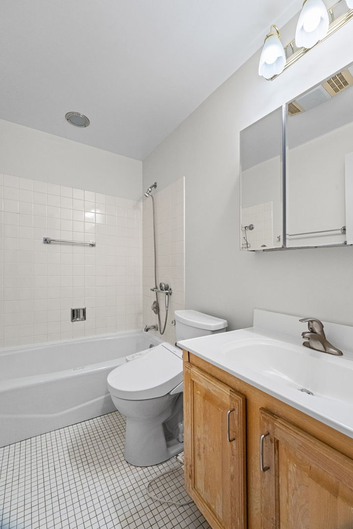 1500 Harbour Drive #4F, Wheeling, IL 60090