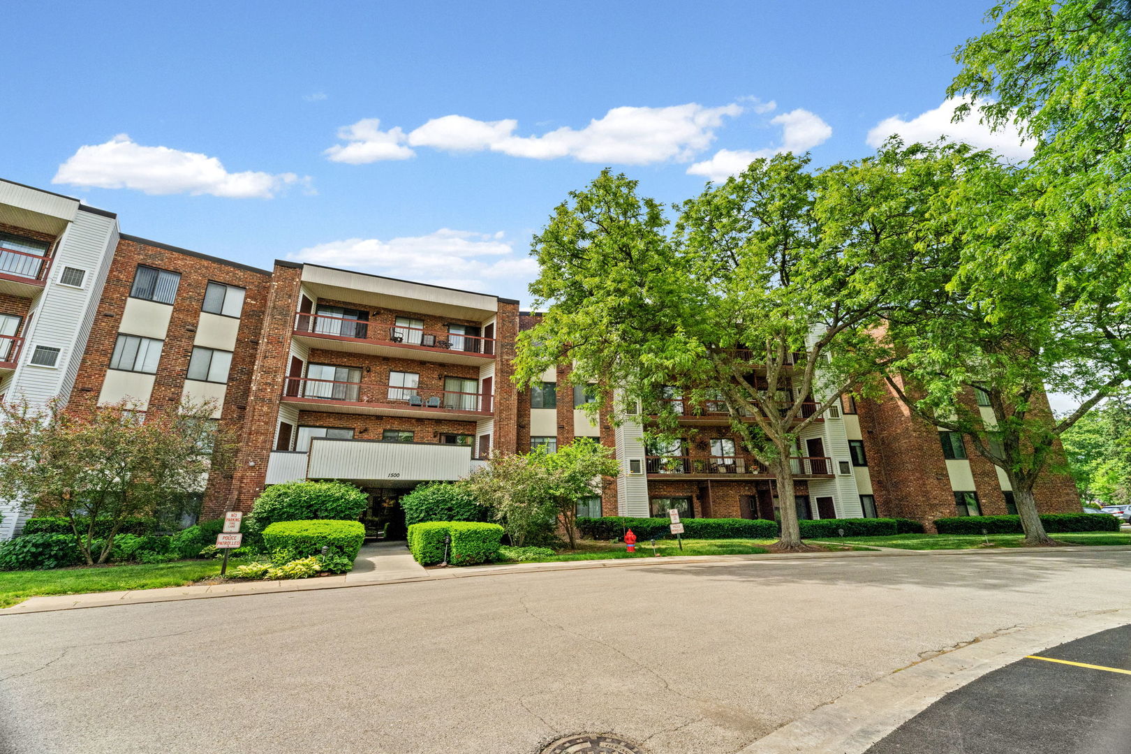 1500 Harbour Drive #4F, Wheeling, IL 60090