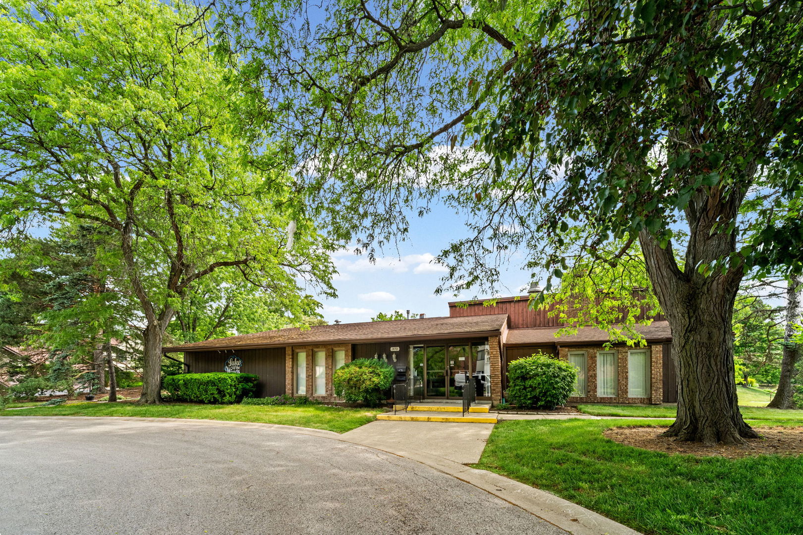 1500 Harbour Drive #4F, Wheeling, IL 60090