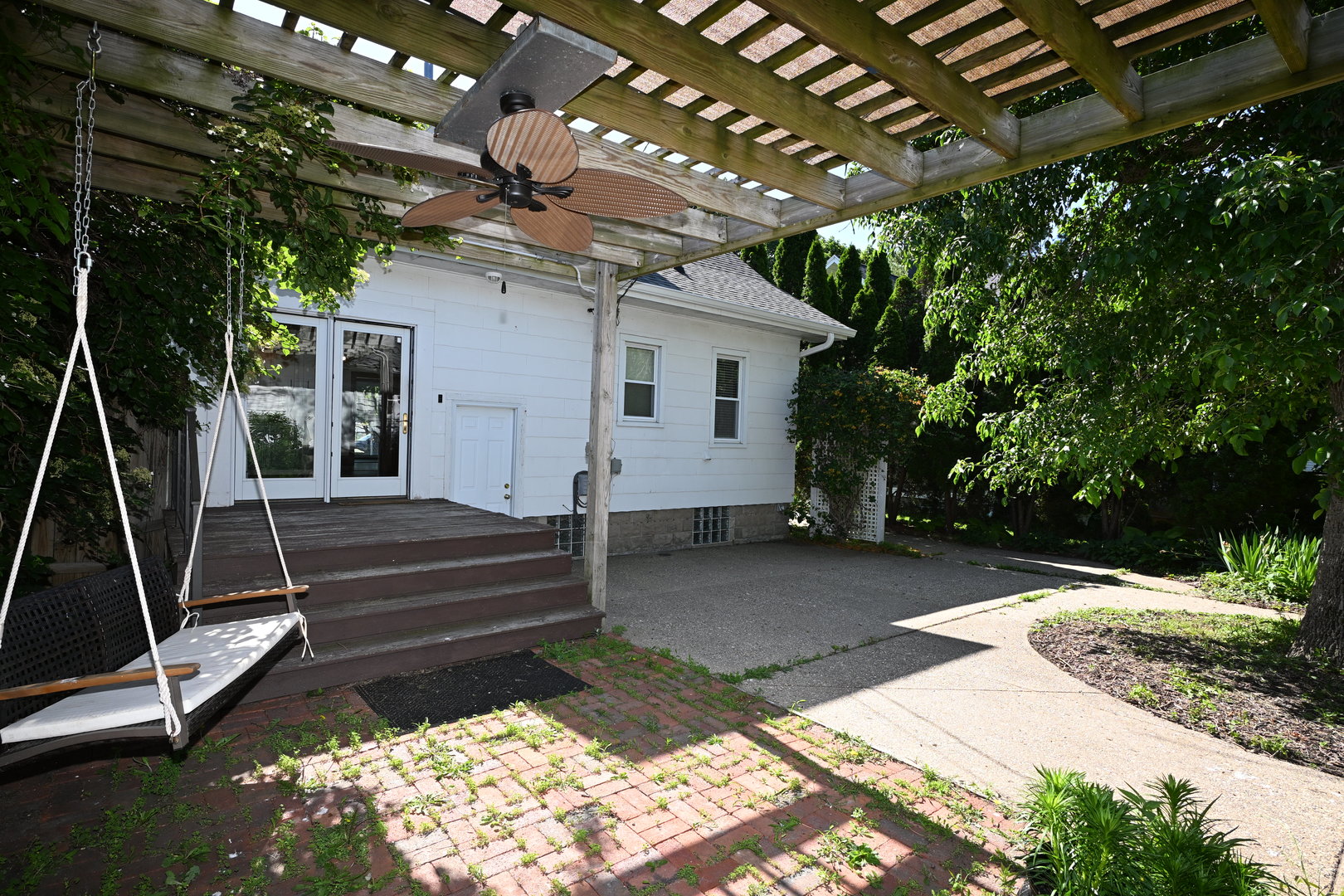 407 N Franklin Street, Roanoke, IL 61561