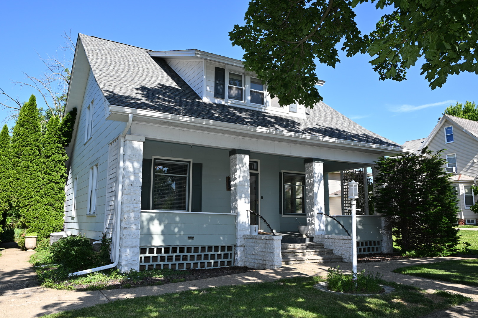 407 N Franklin Street, Roanoke, IL 61561