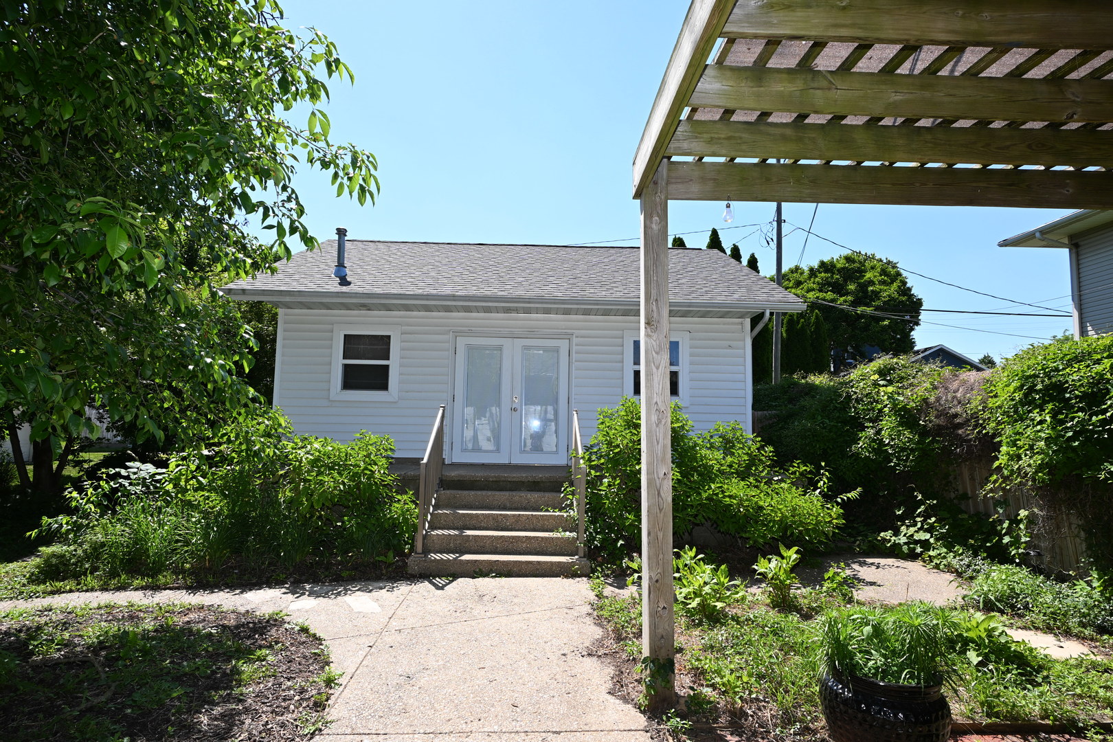 407 N Franklin Street, Roanoke, IL 61561