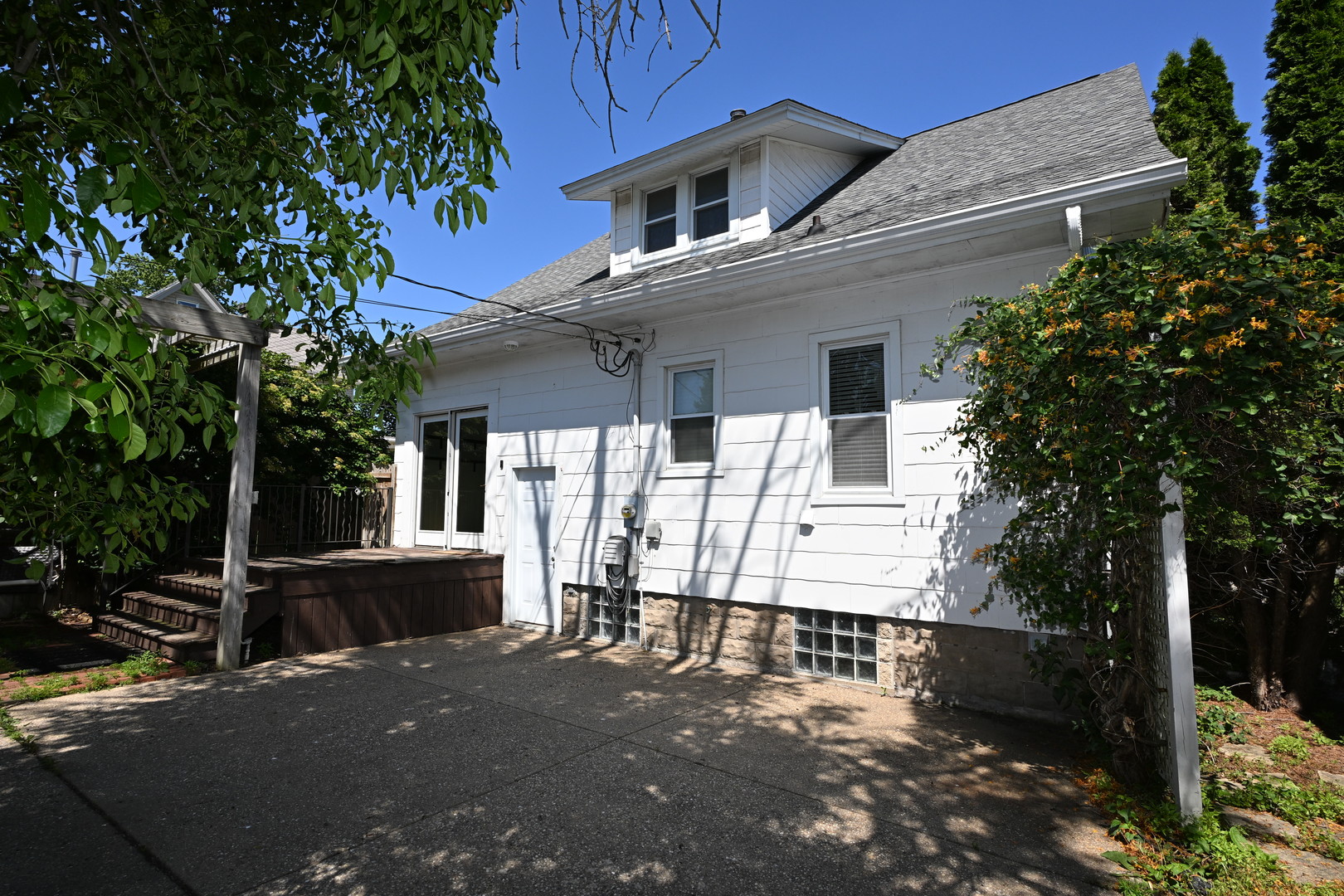 407 N Franklin Street, Roanoke, IL 61561