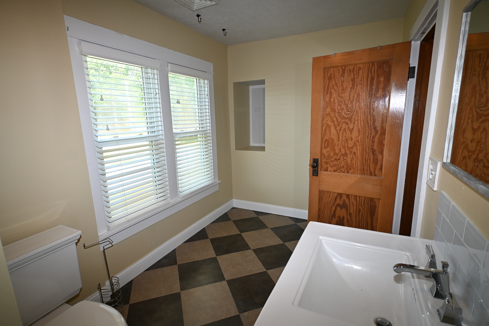 407 N Franklin Street, Roanoke, IL 61561