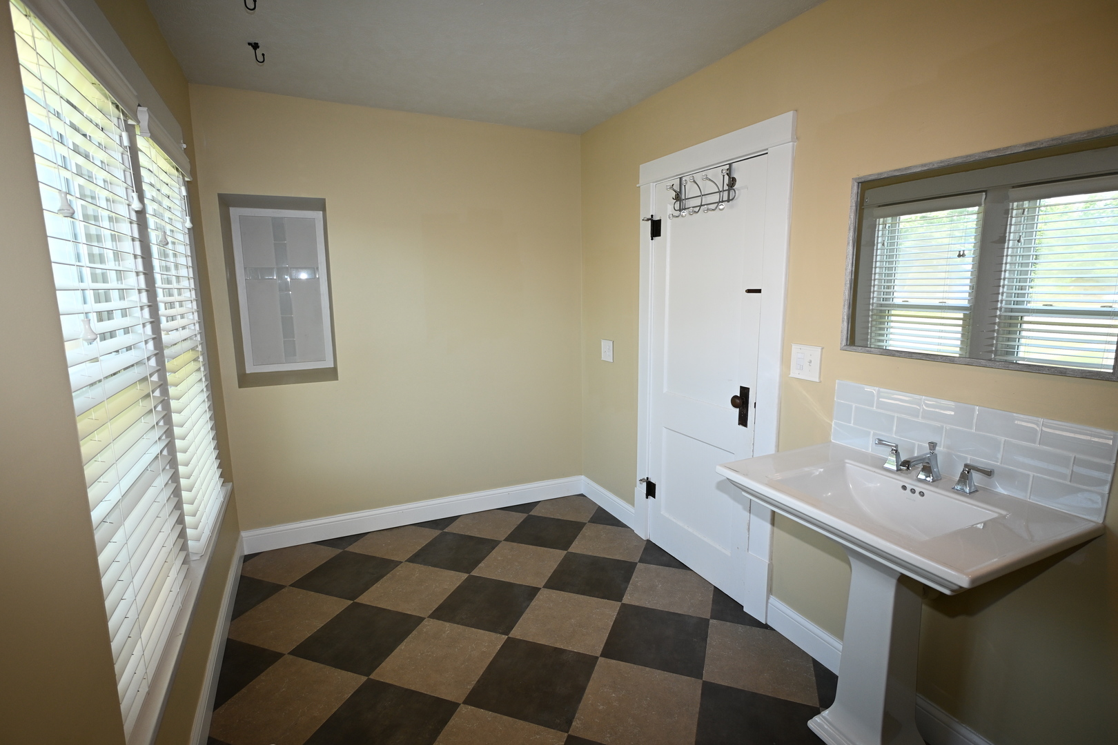 407 N Franklin Street, Roanoke, IL 61561