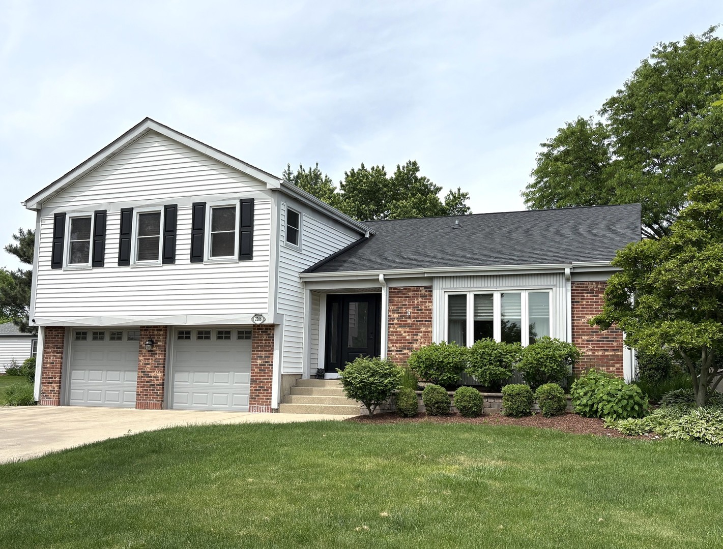2266 RICHMOND Drive, Wheaton, IL 60189