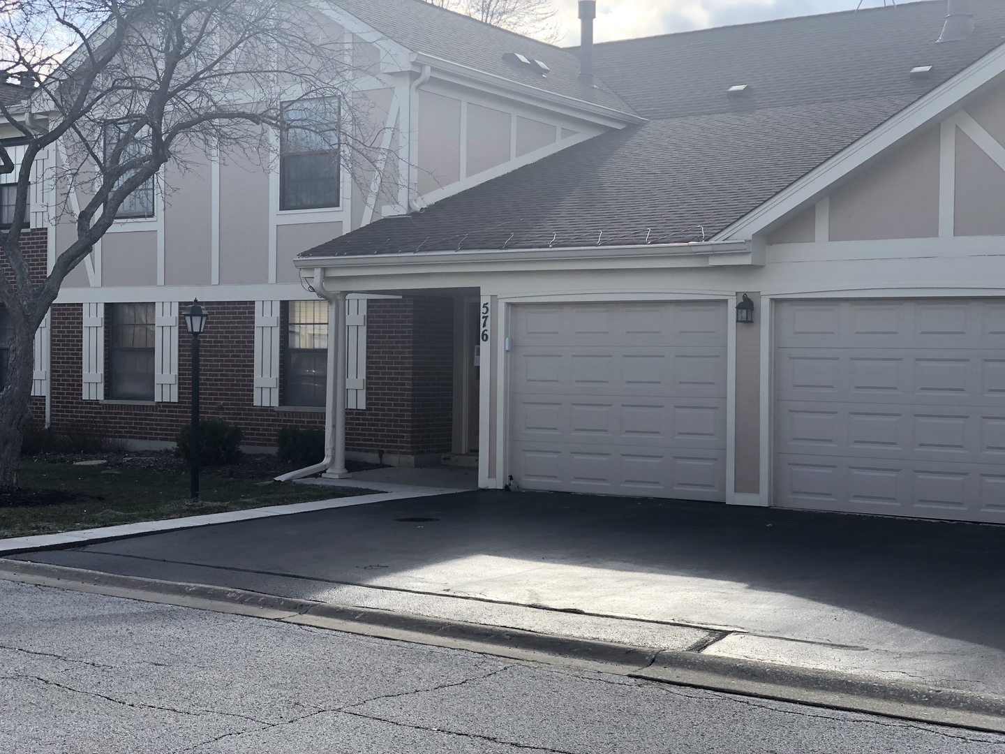 576 Greystone Lane #C2, Wheeling, IL 60090