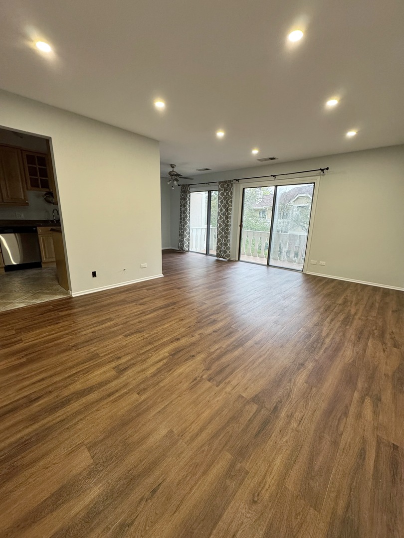 576 Greystone Lane #C2, Wheeling, IL 60090