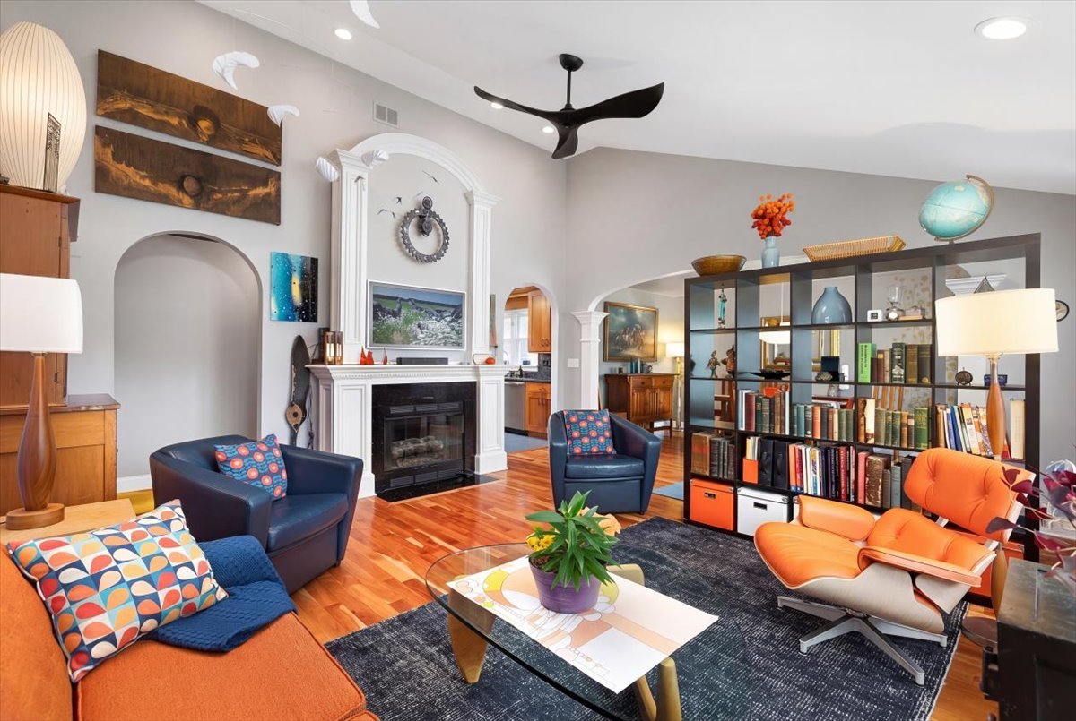 826 N Main Street, Naperville, IL 60563