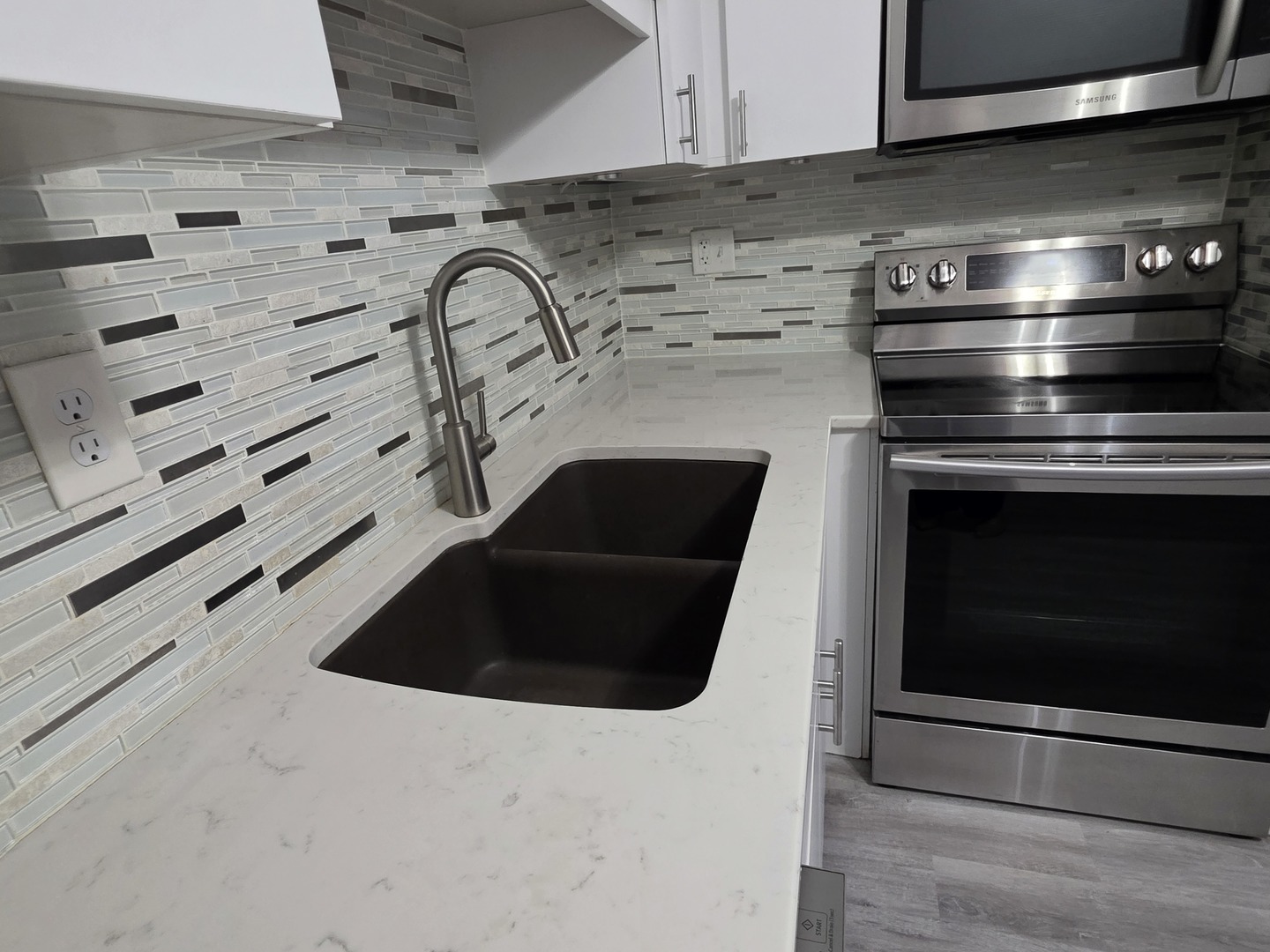 3170 W Monroe Street #107, Waukegan, IL 60085