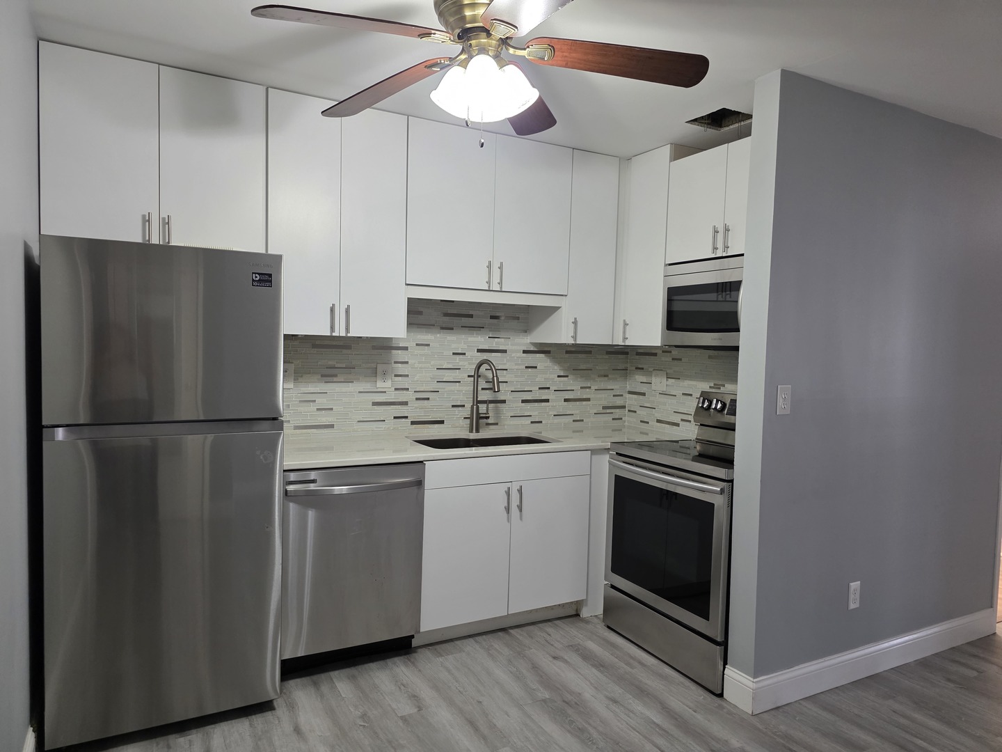 3170 W Monroe Street #107, Waukegan, IL 60085