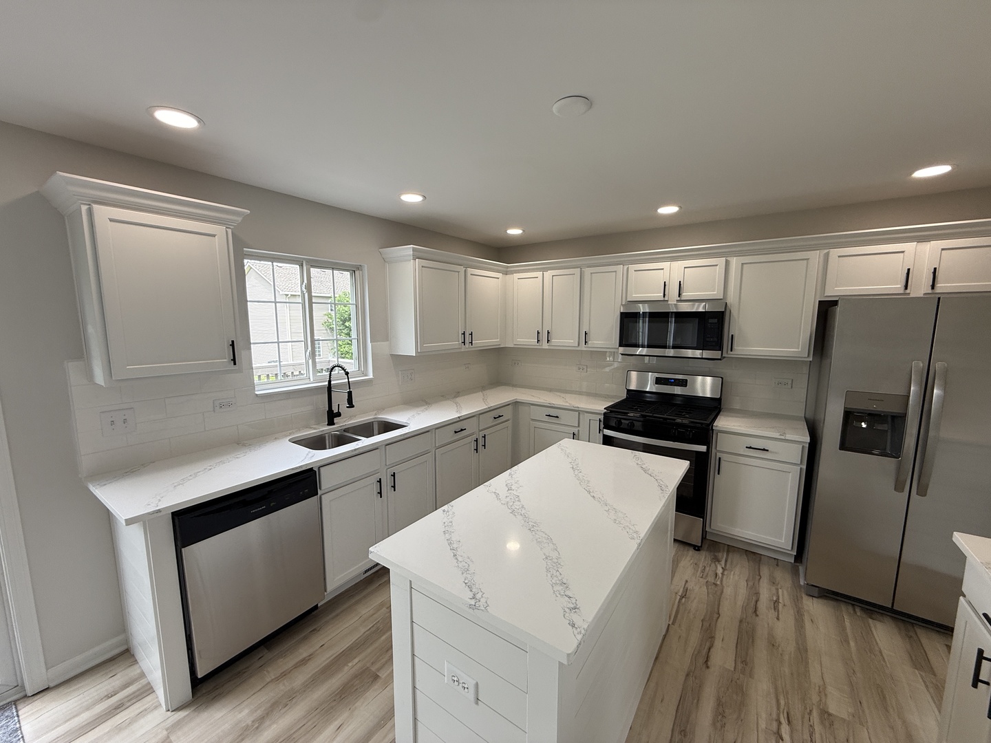 1305 Burns Court, Minooka, IL 60447