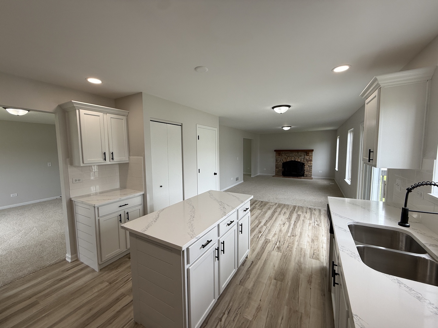 1305 Burns Court, Minooka, IL 60447