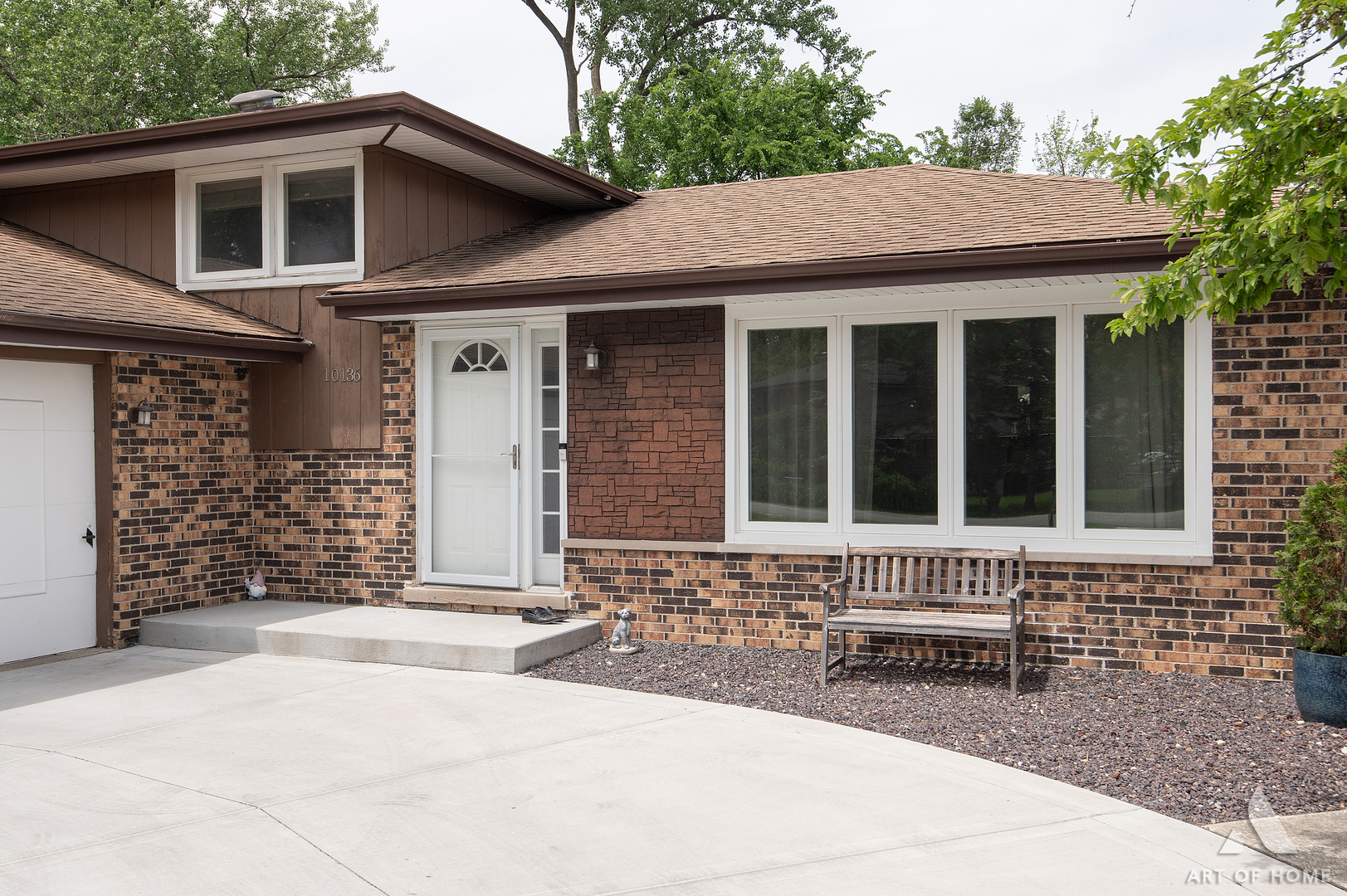10136 Charles Avenue, Palos Hills, IL 60465